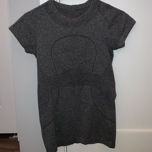 Lululemon workout top